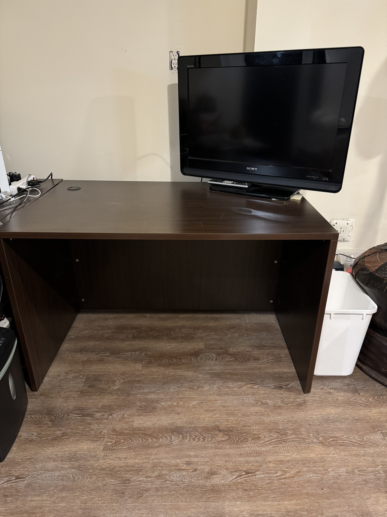 Office desk - photo 3