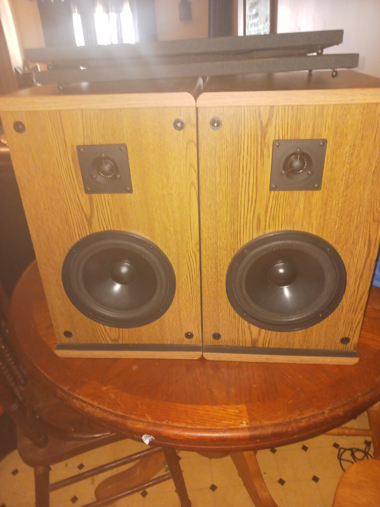 KLH speakers thumbnail