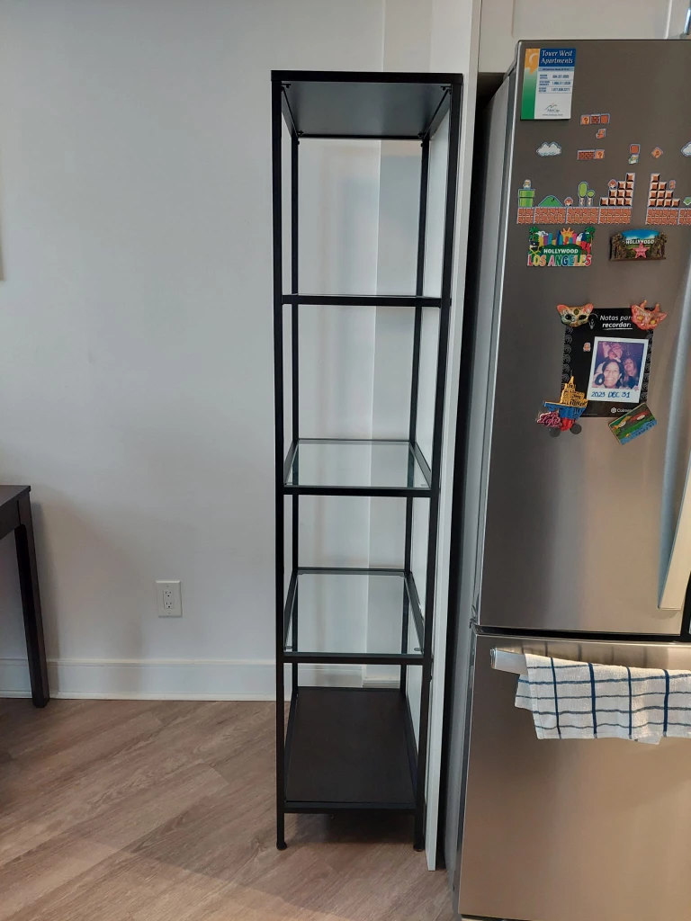 Ikea Vittsjo shelf.