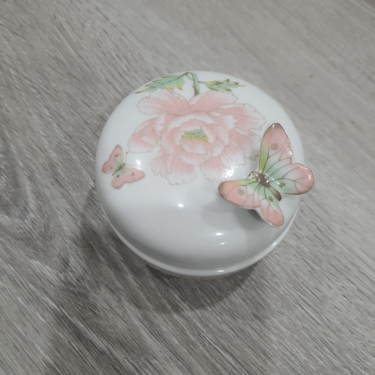 Vintage  pocerin  butterfly  box - photo 2