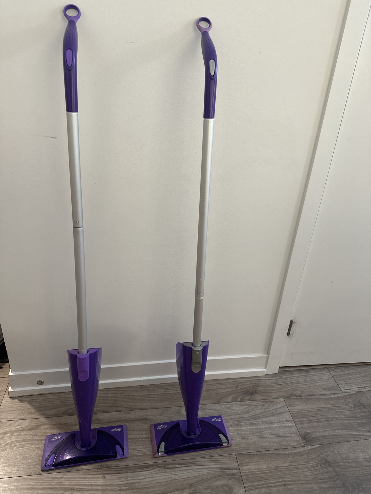 2 x Swiffer mop thumbnail