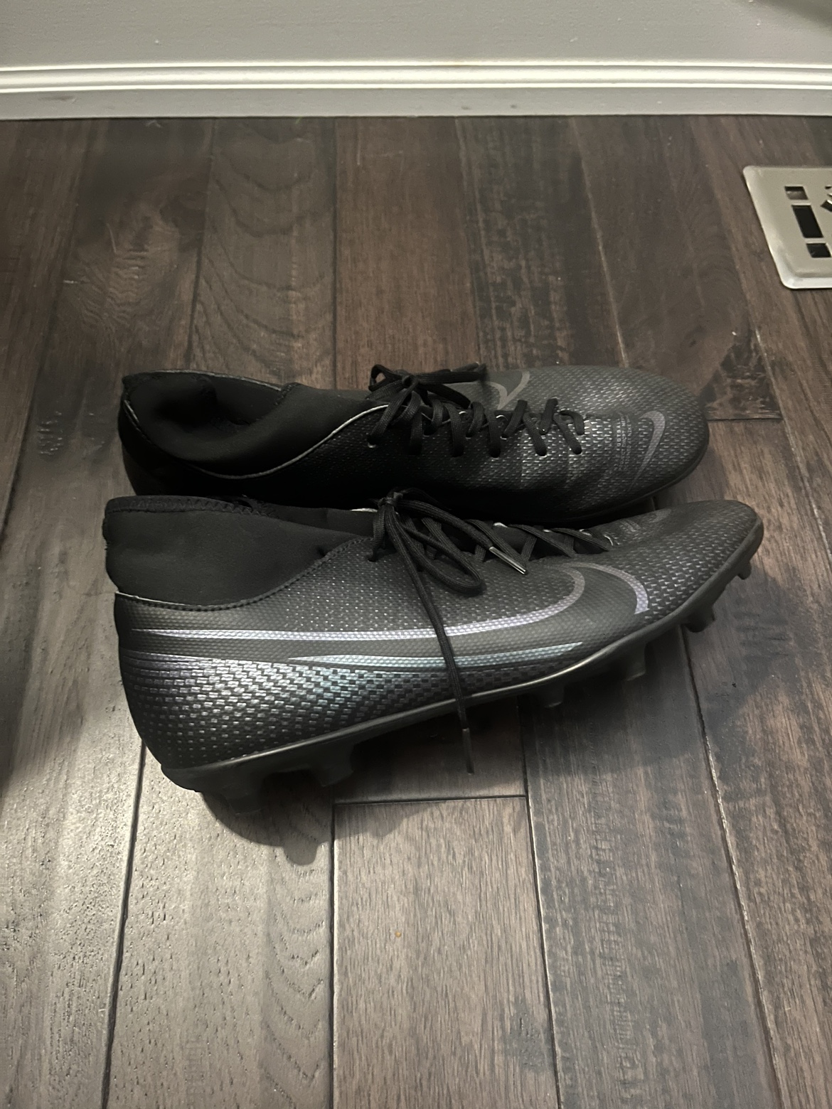 Mens Nike soccer shoes image indicator(3)