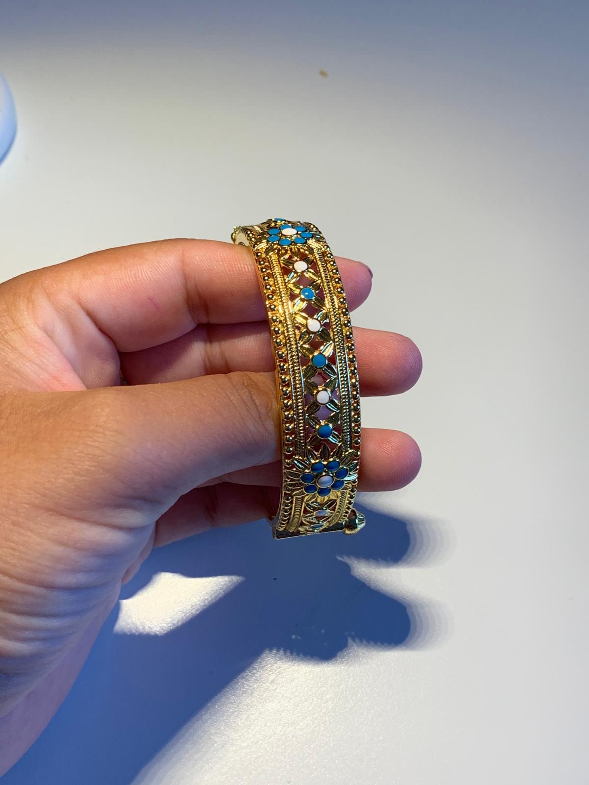 Gold and blue bangle image indicator(2)