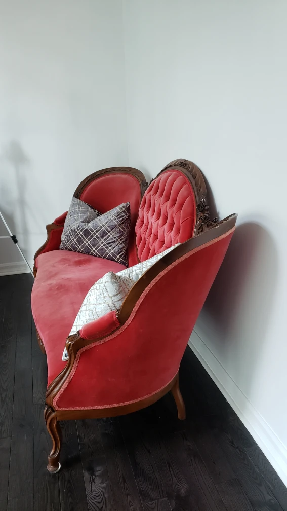 Antique love velvet sofa image indicator(3)