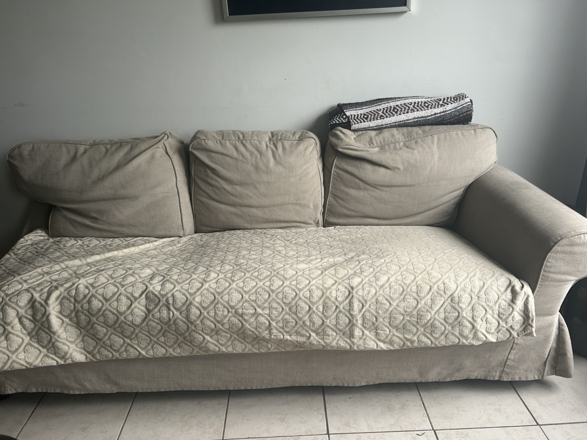 Couch - photo 2
