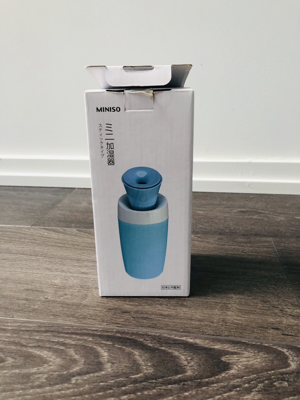 Moving sale 🌟 Mini Humidifier with USB thumbnail
