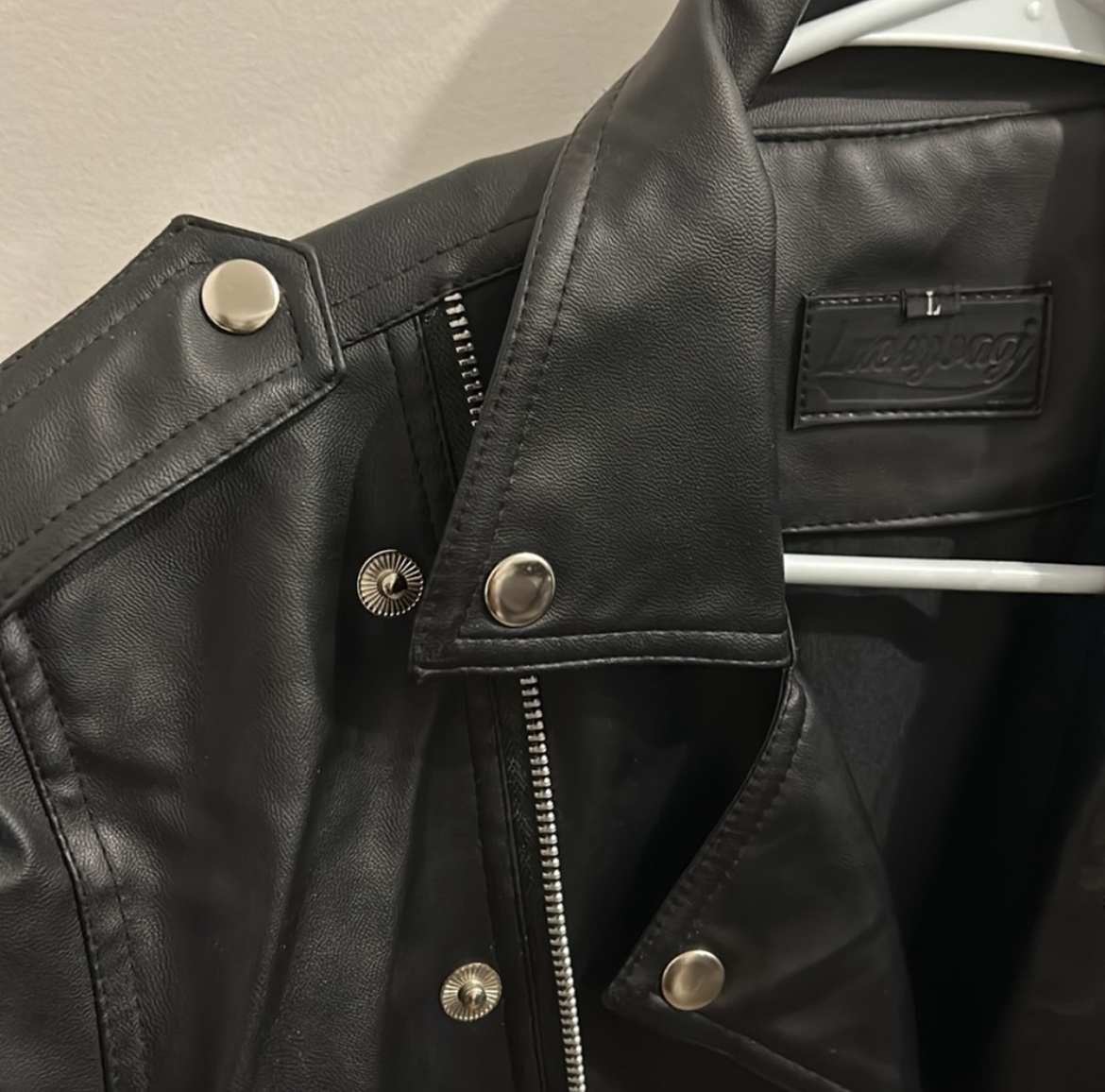 Black leather jacket - photo 2