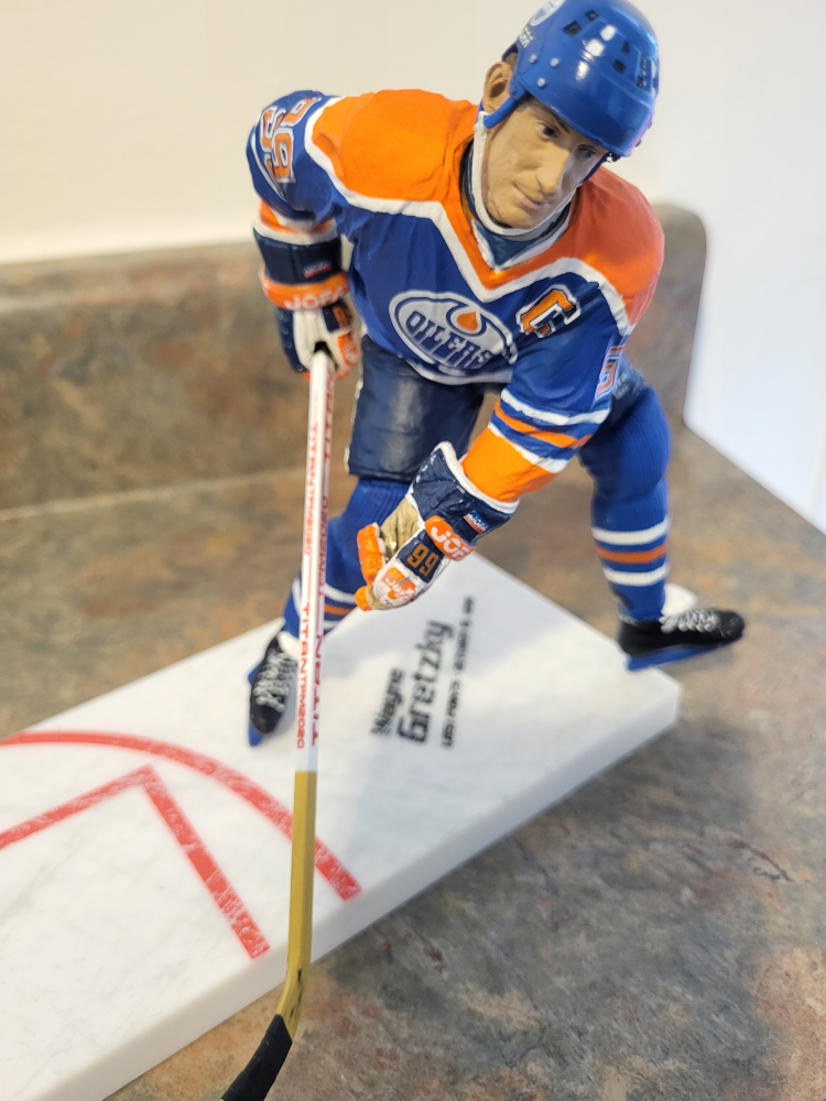 Wayne Gretzky  hockey  figure  6 dollars thumbnail