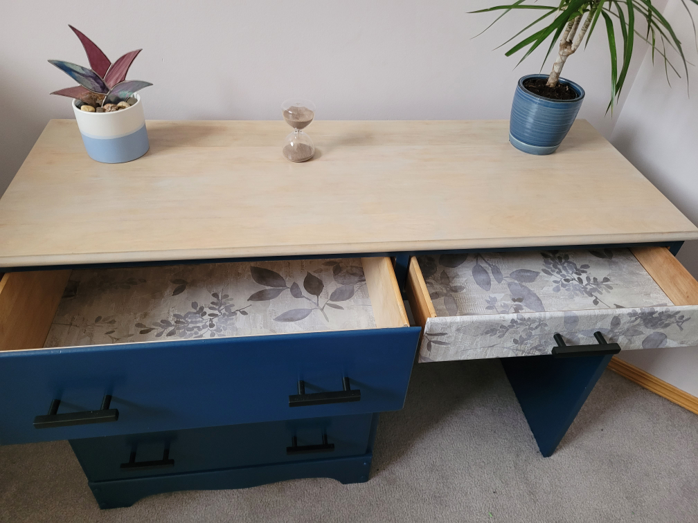 Beautifully Restored Desk or Makeup Table - photo 2