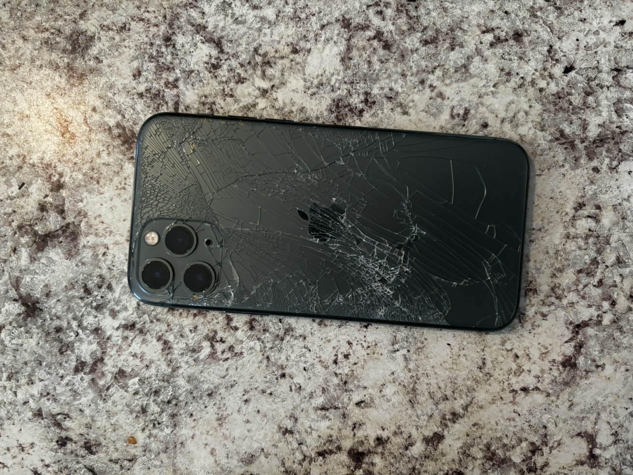 iPhone 11pro *BROKEN* - photo 3