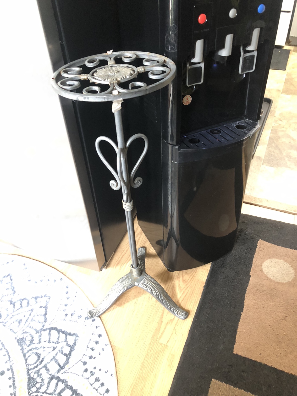 Metal plant stand thumbnail