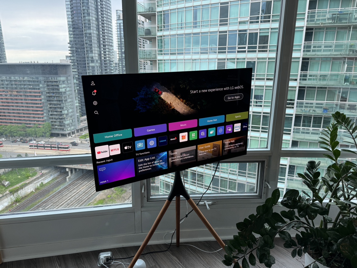 Gaming TV - LG C2 OLED 48 Inch thumbnail