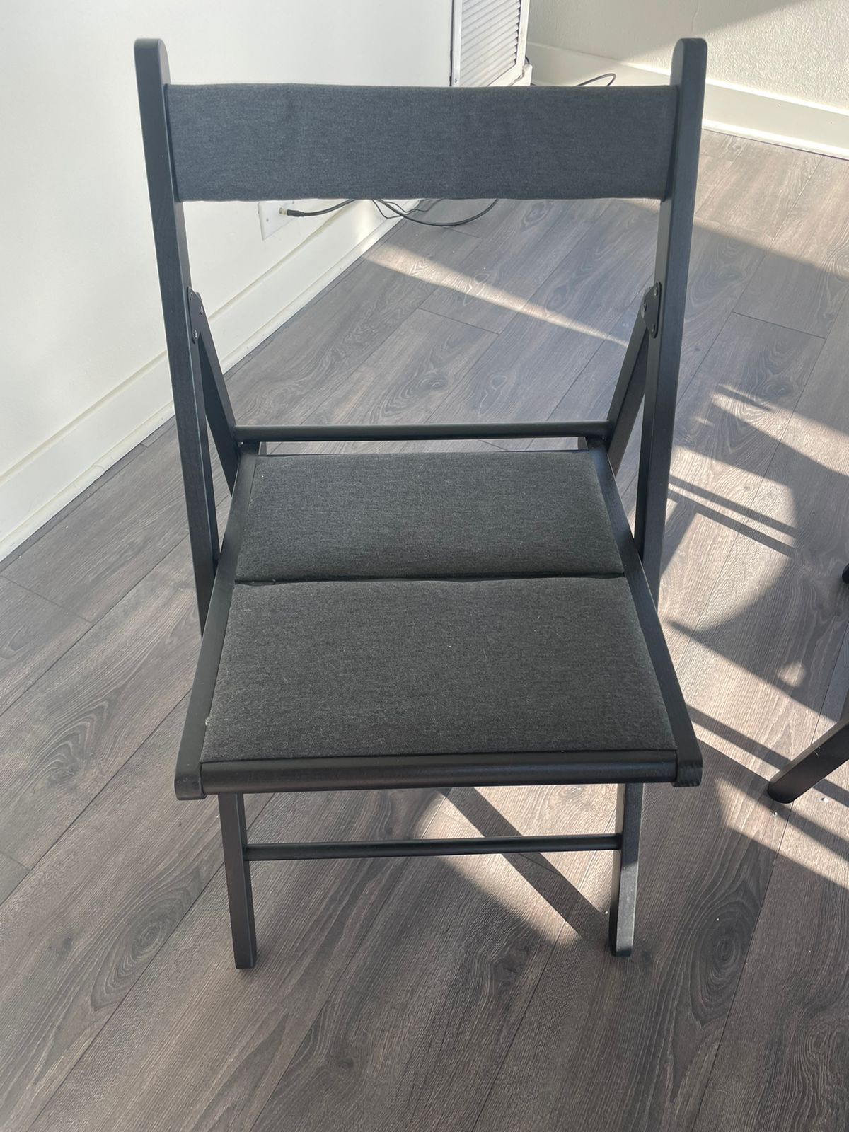 Table + 4 chairs - photo 2