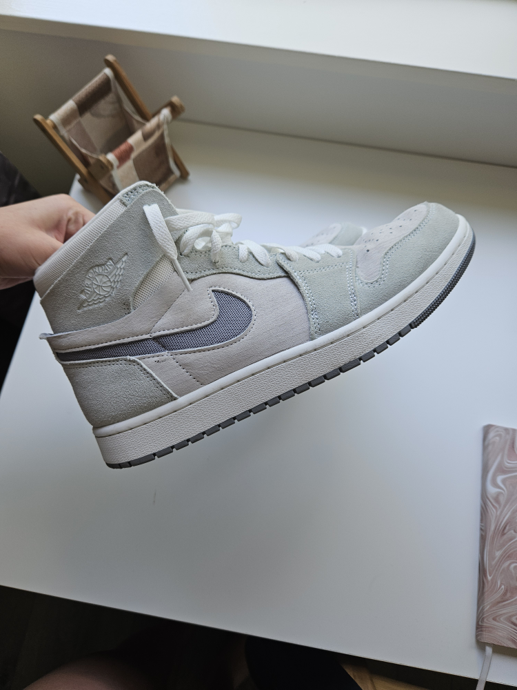 Nike air jordan 1mid