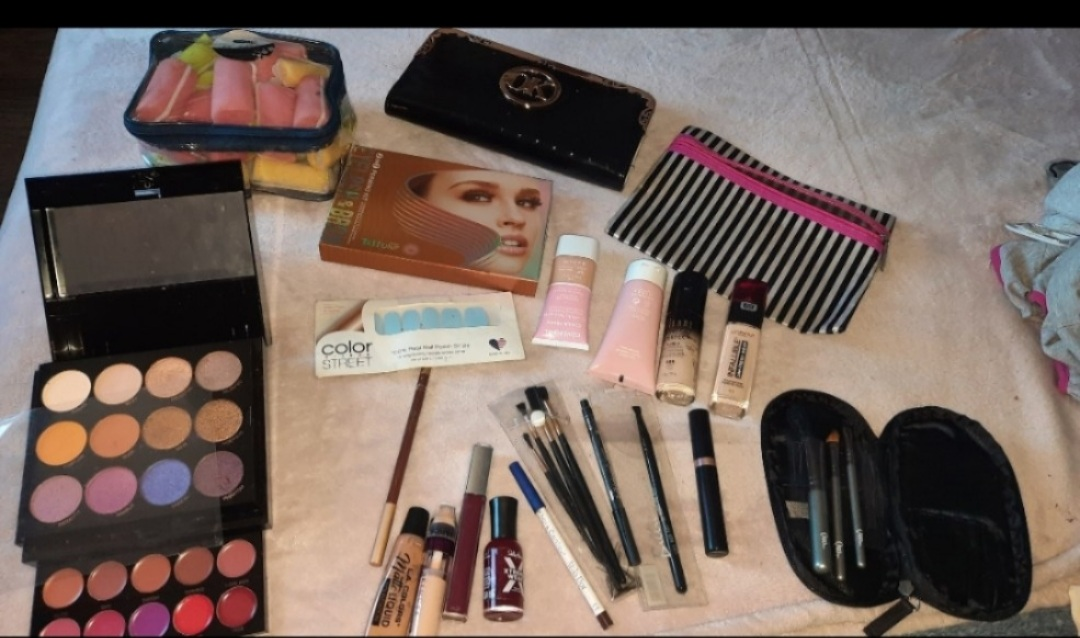 variety  items - photo 5