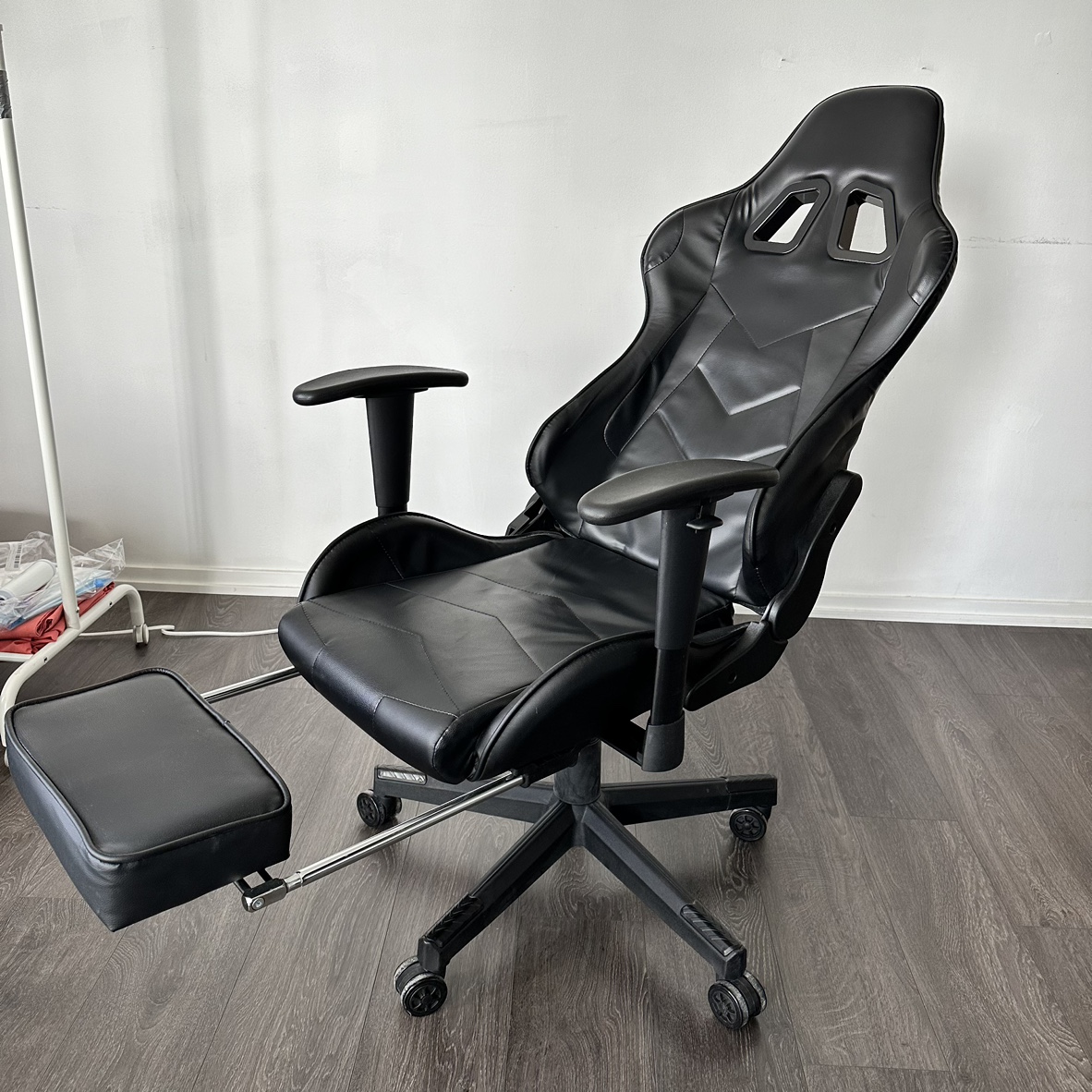 Old gaming chair (READ DESCRIPTION) image indicator(3)