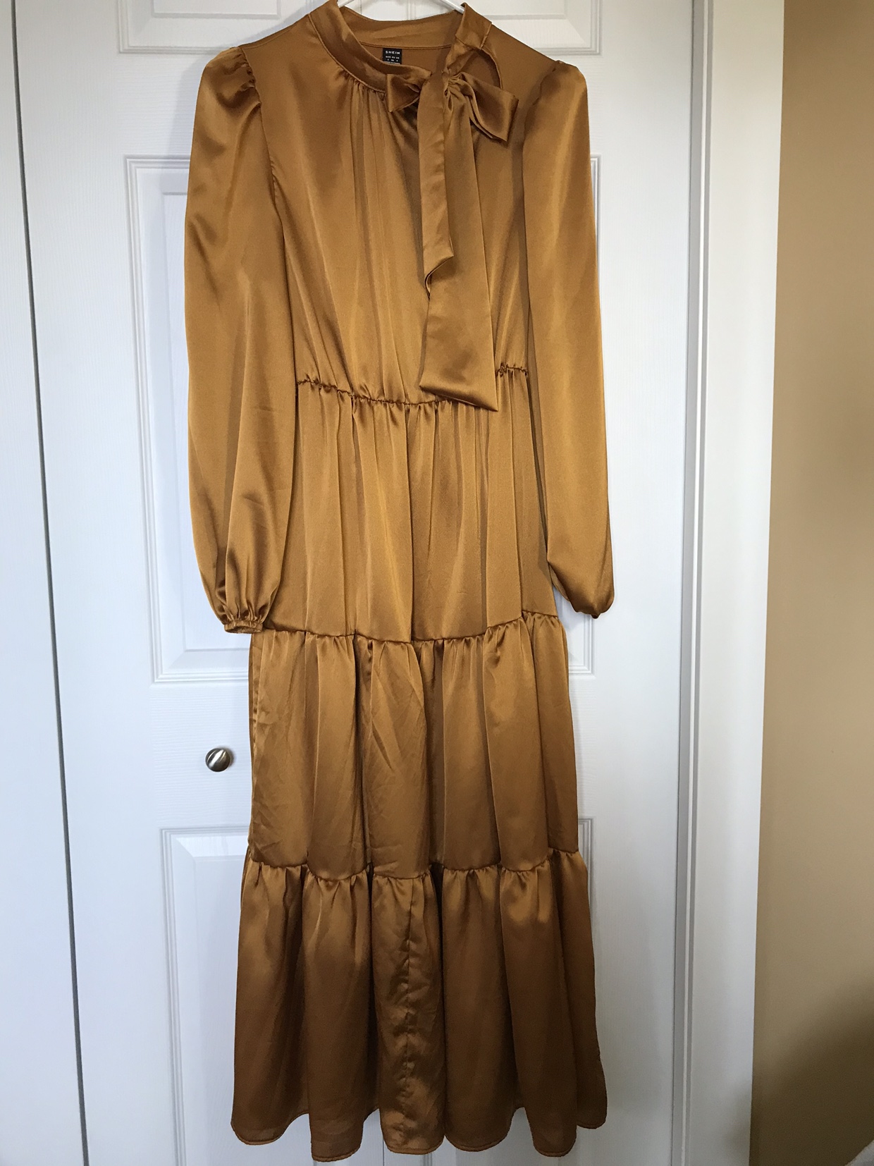 Modely Lantern Sleeve Ruffled Belted Satin Dress - photo 4