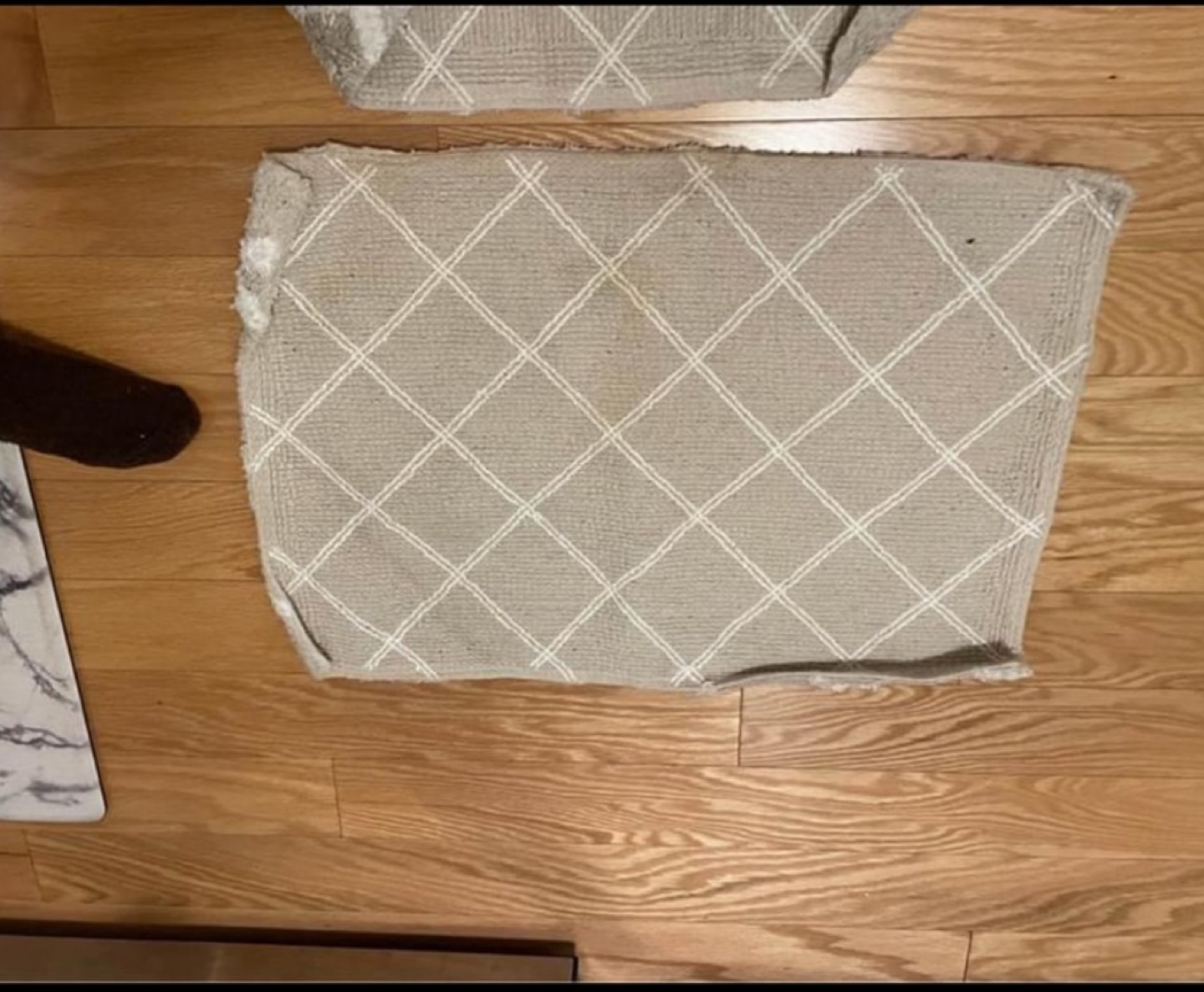 Two piece reversible bathroom mat set - photo 2