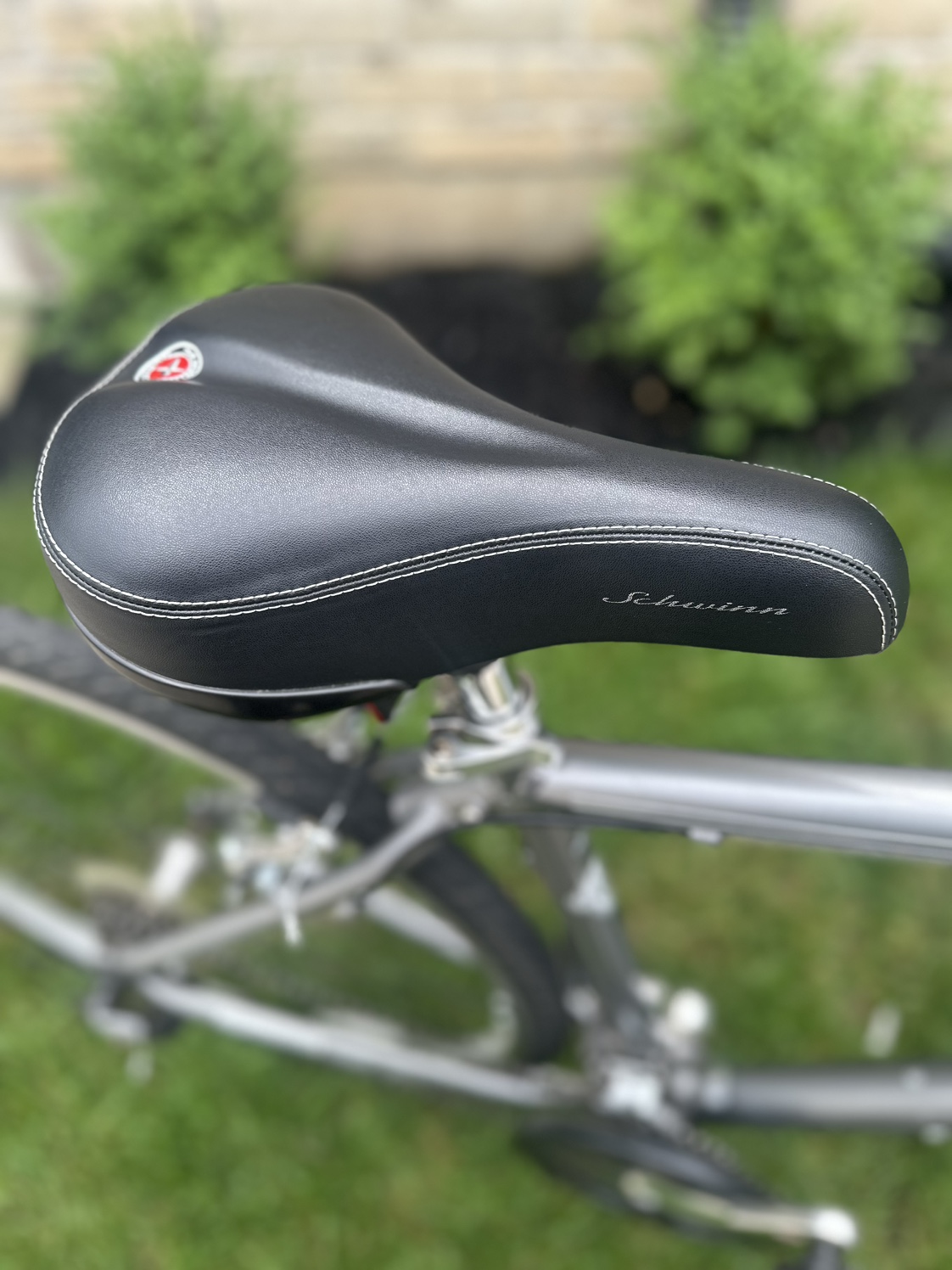 Schwinn Hydra (24 speed, hybrid bike) - photo 2