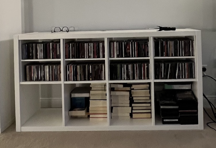 🔥Moving 2x4 IKEA Kallax shelf. Small scratch assembled - photo 2