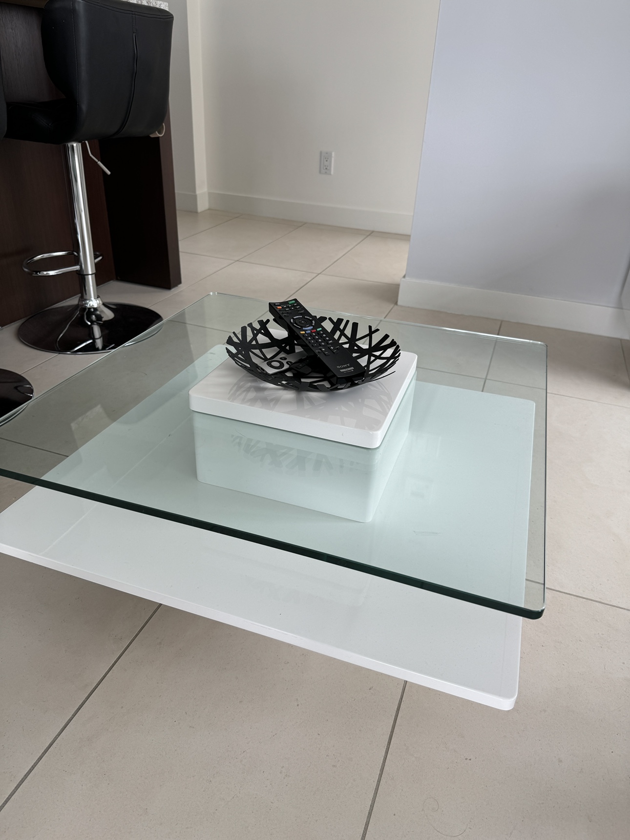 White Coffee Table - $40 (Downtown Vancouver)