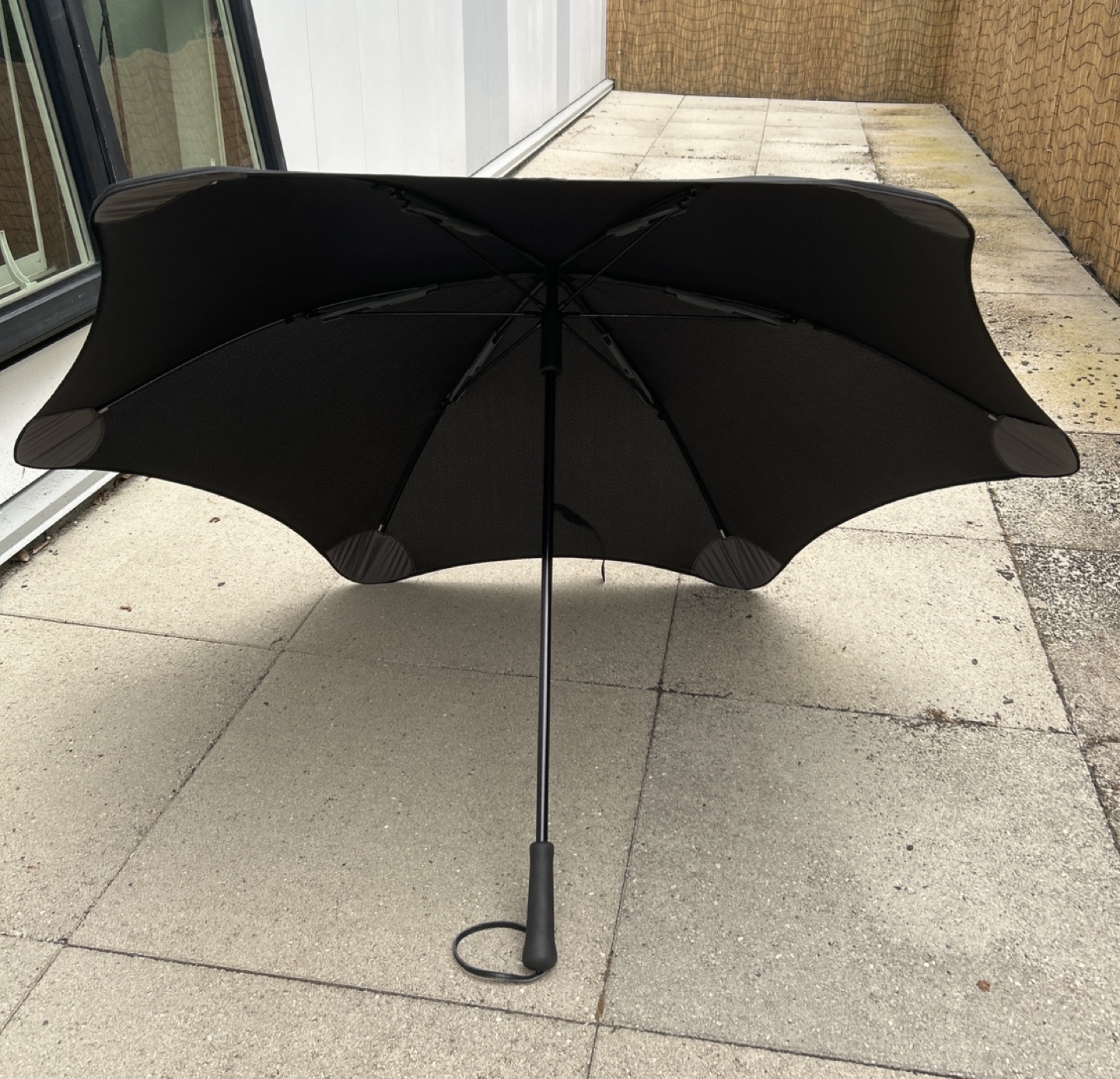 Black classic full-size blunt umbrella