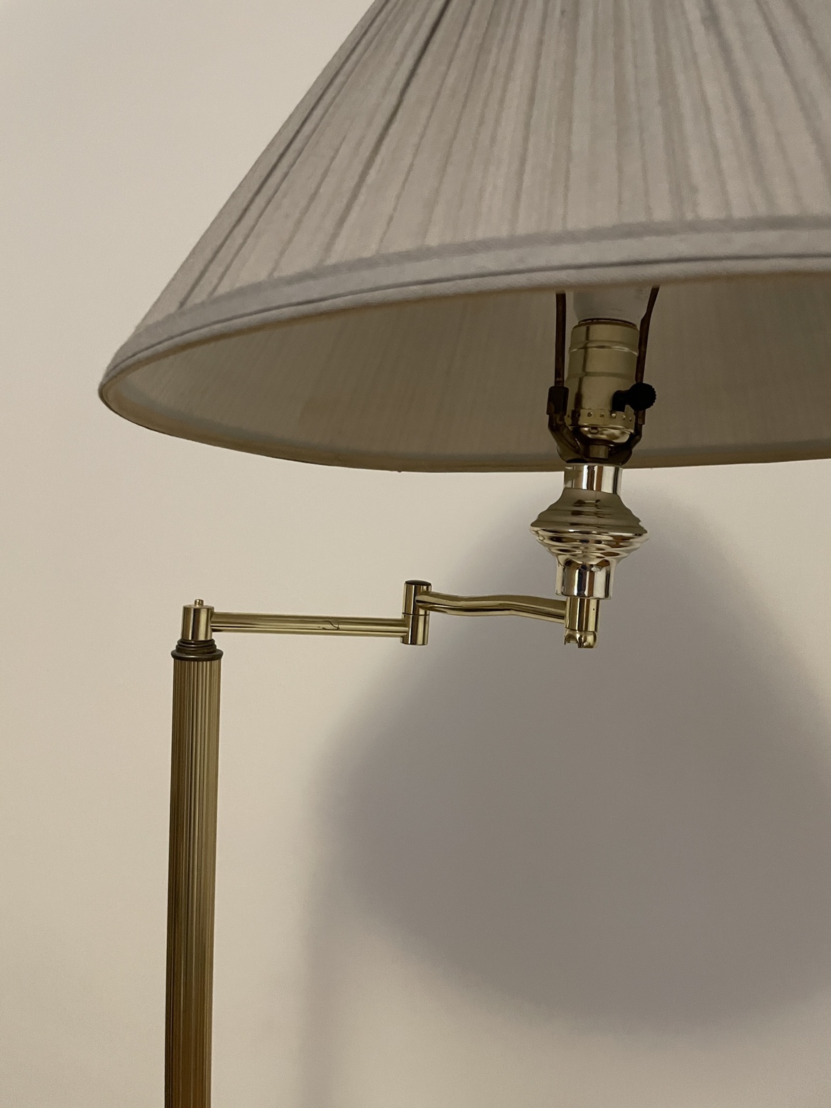 Adjustable Lamp - Gold image indicator(3)