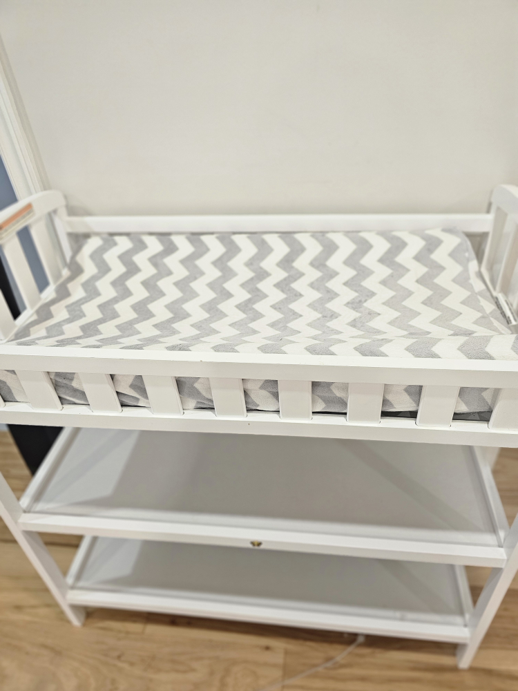 Baby changing Table - photo 2