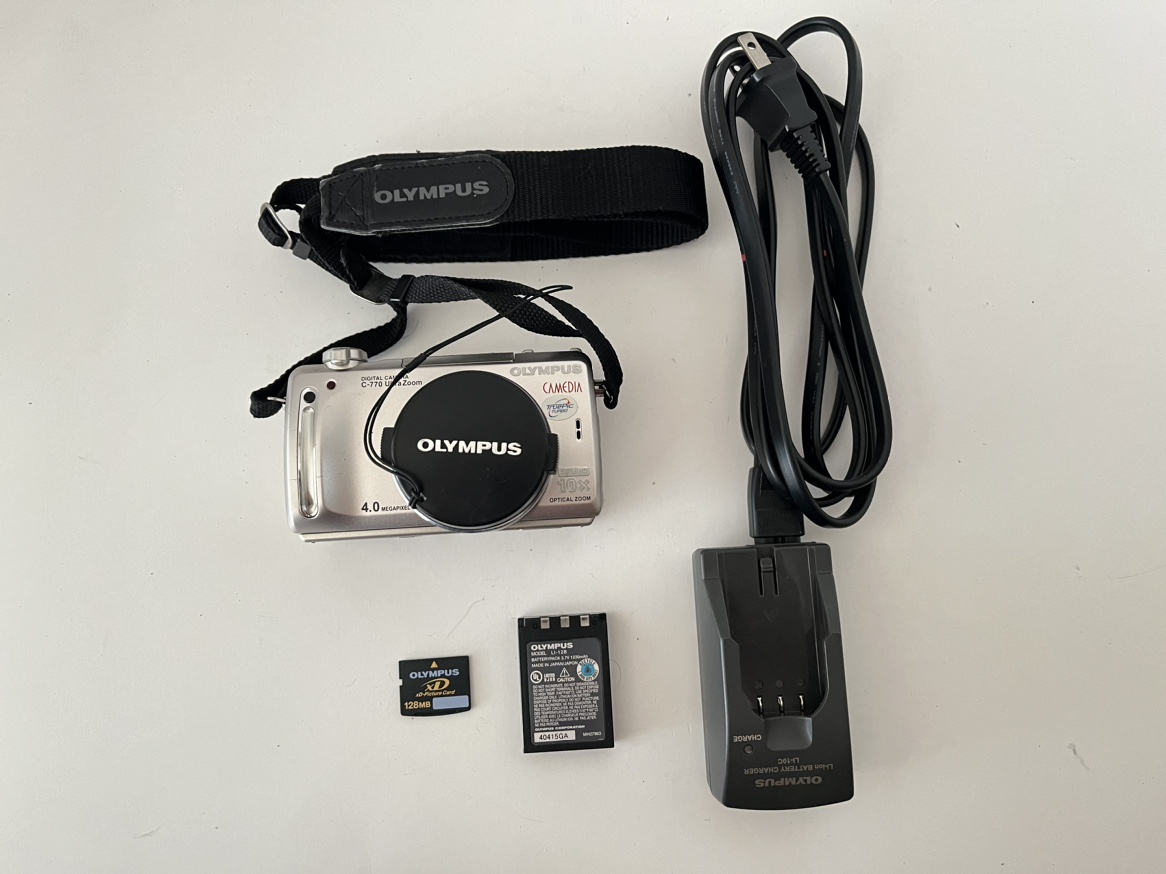 📷 Olympus Camedia C-770 Ultra Zoom  w/XD Card, Charger USB Cable