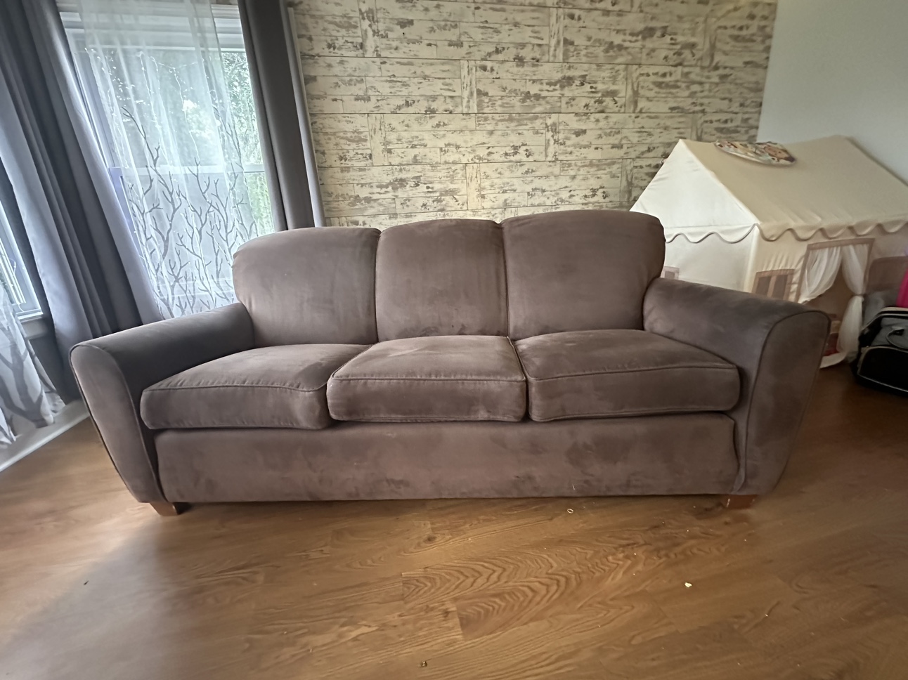 Couch - photo 2