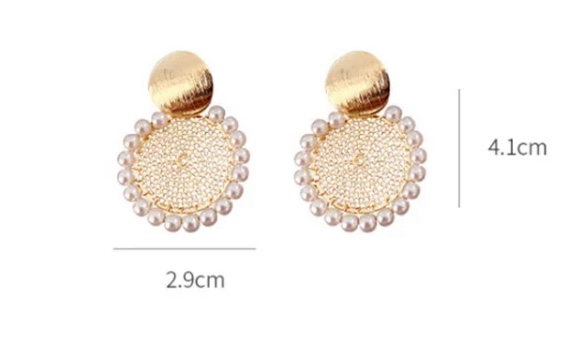 New Geometric Round Pearl Earrings image indicator(3)