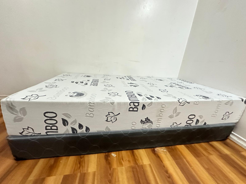 twin size mattress and bed box - photo 3