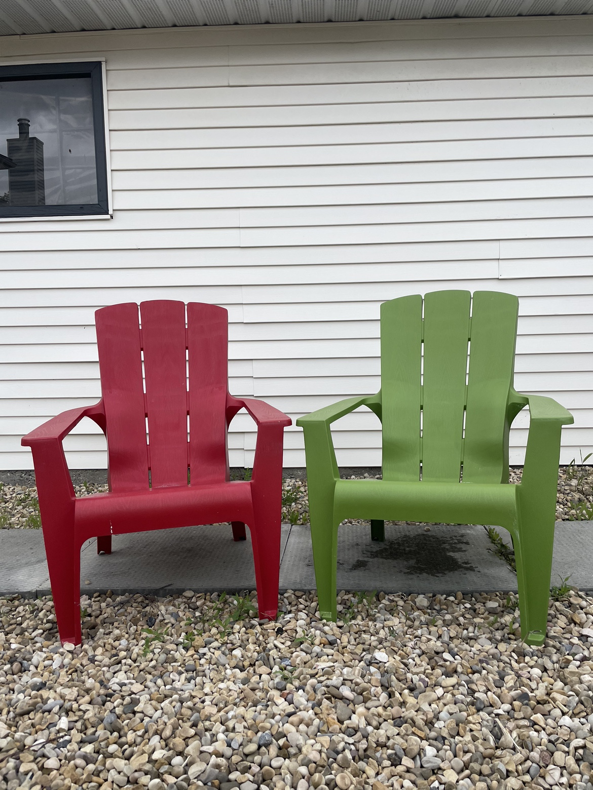 Plastic outdoor patio chair (red and green)