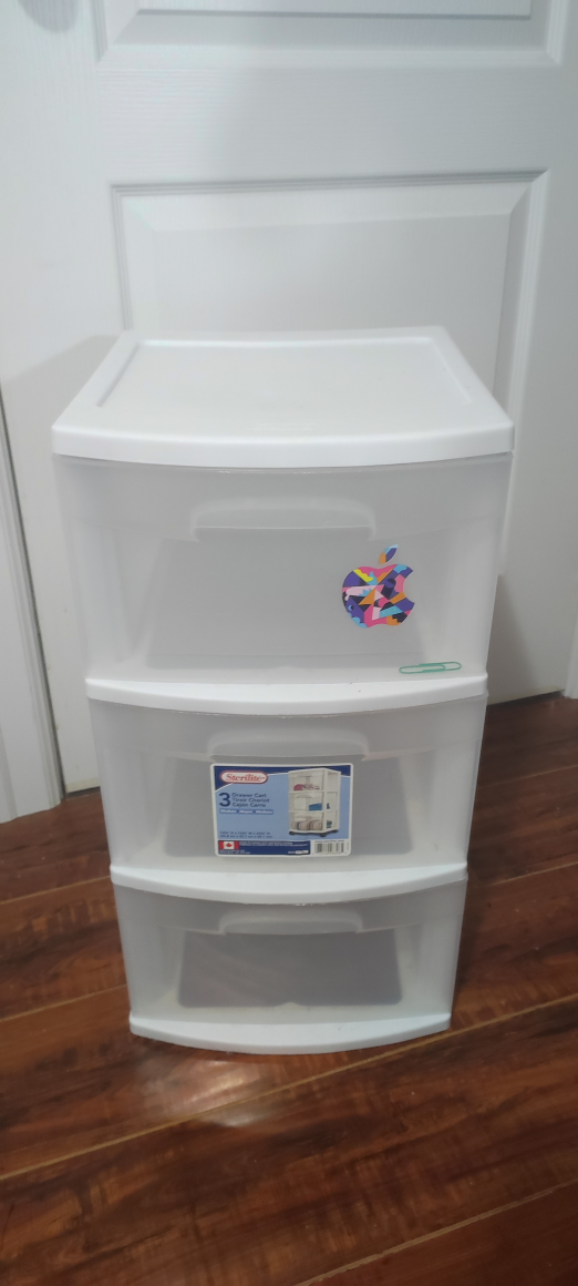🥕 3 drawers, for clothes or documents storage