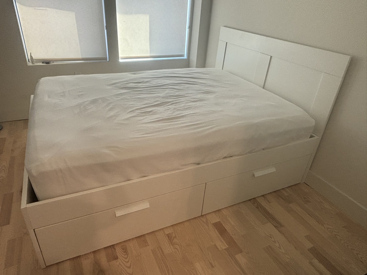 White queen bed frame - photo 2
