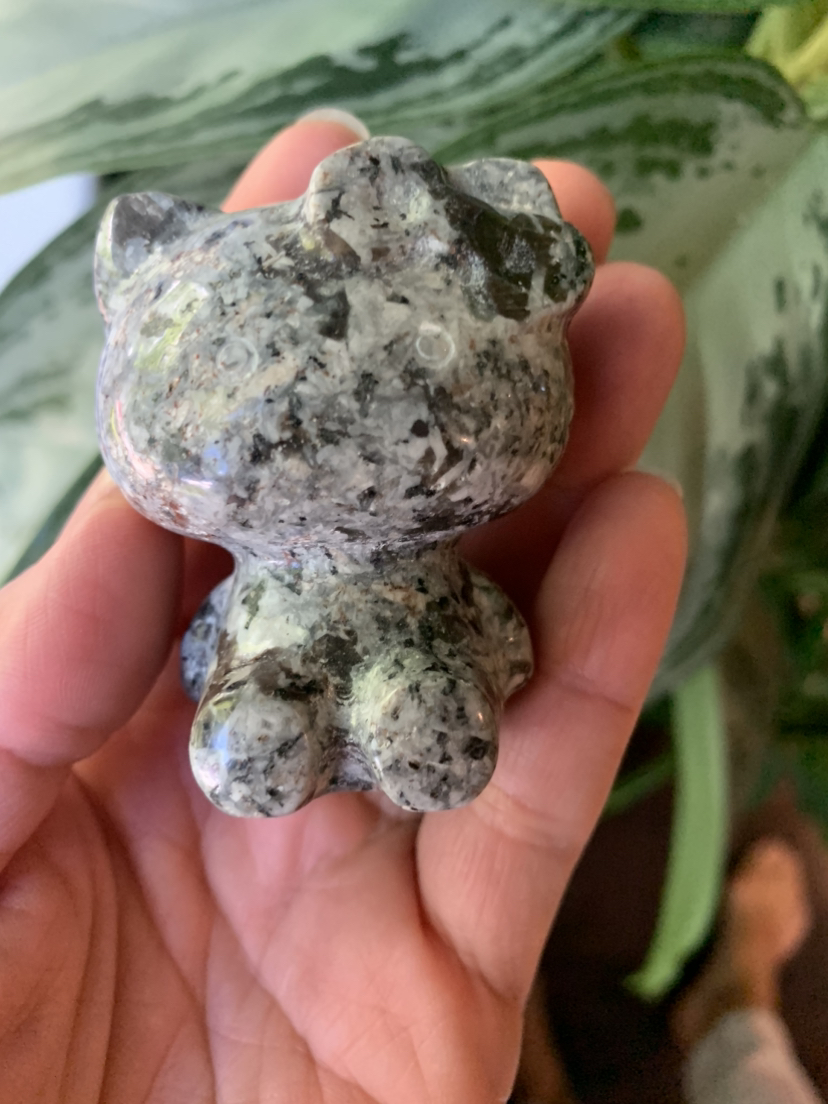 Yooperlite Hello Kitty | Crystal