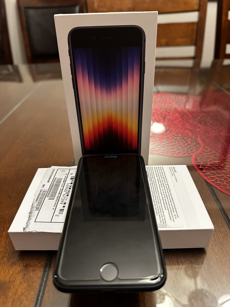 Iphone SE 3rd Gen 2022 - photo 5