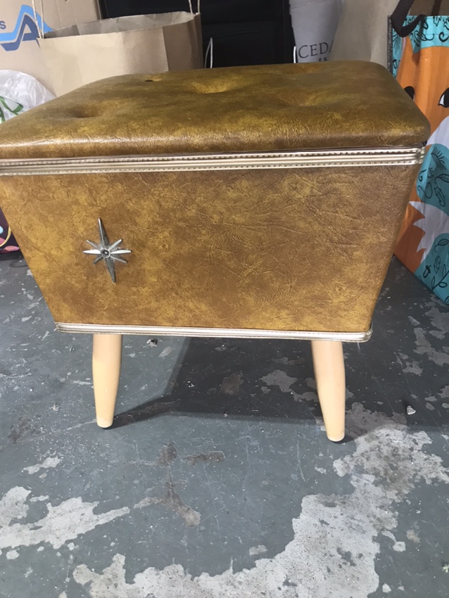 Vintage Sewing Box with legs - photo 3