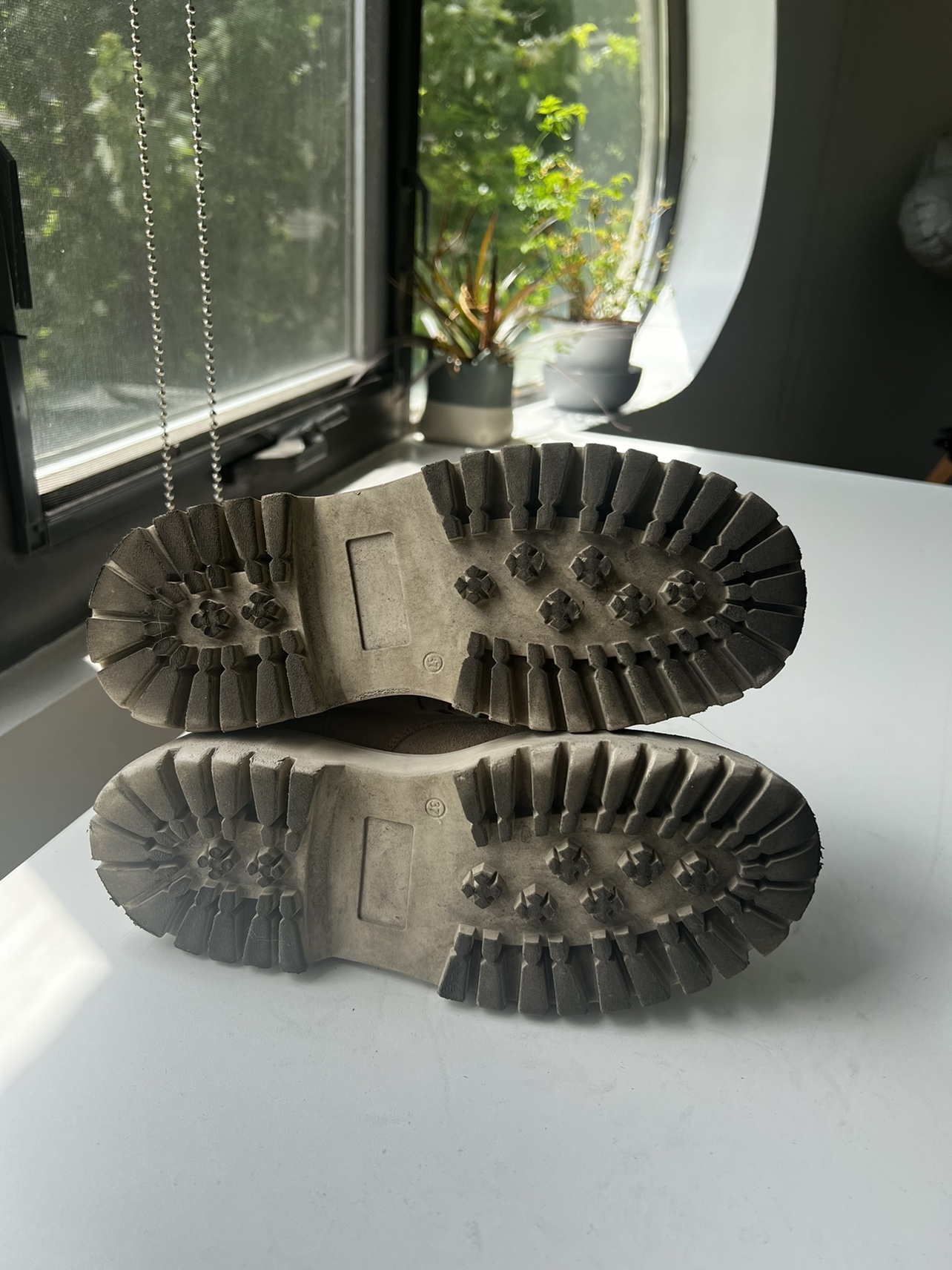 Beige platform boots - photo 5
