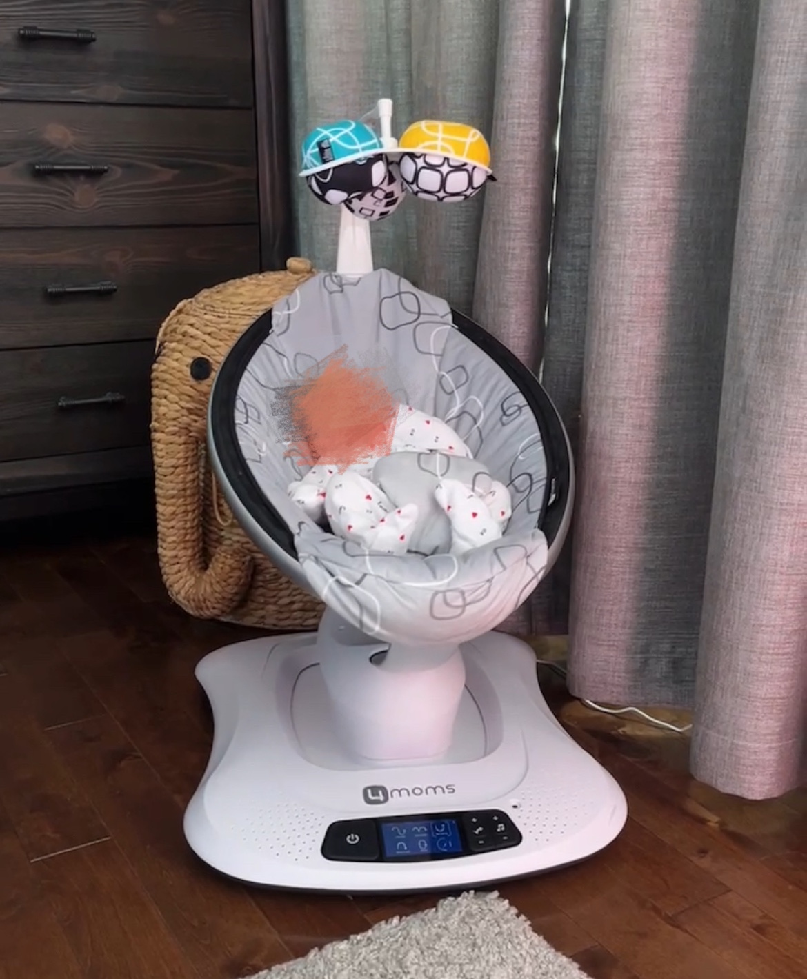 4moms MamaRoo - slightly used with big savings