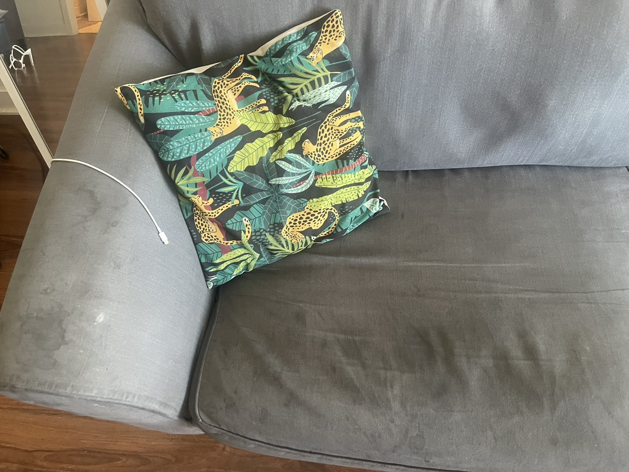 Grey three seater sofa couch - photo 3