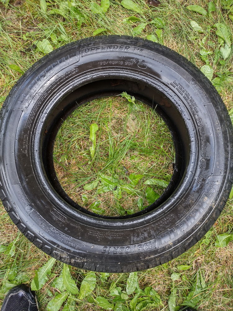 195/65 R15 Michelin Defender Car Tire thumbnail