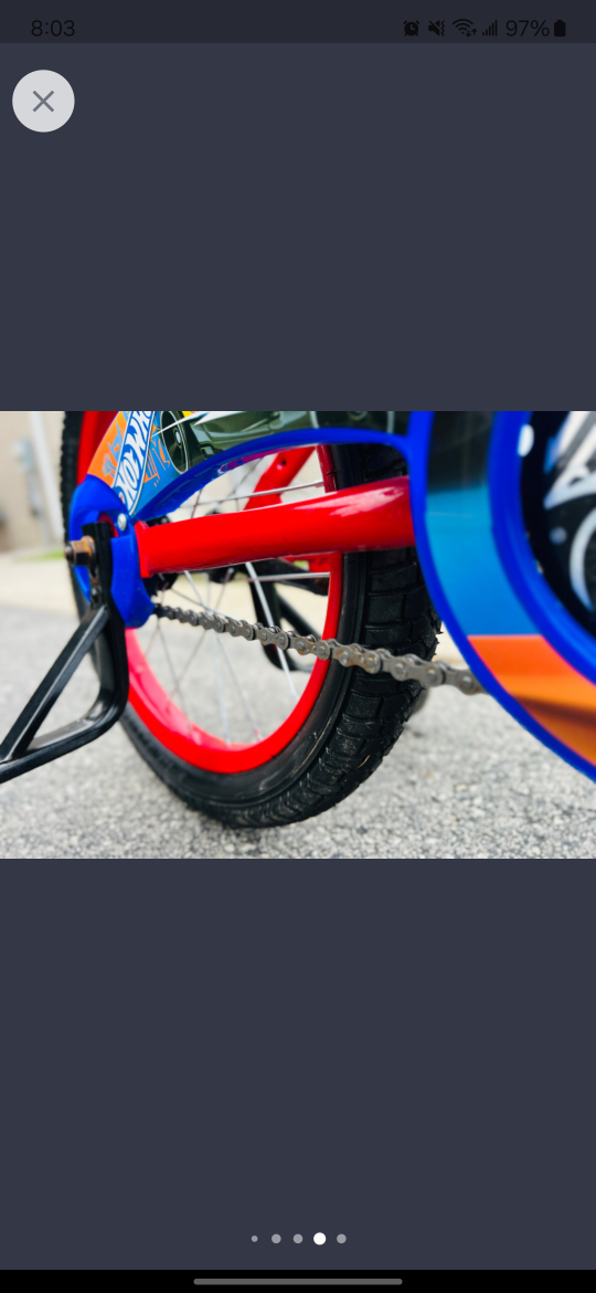 Hot Wheels Themed Kids’ Bike with Matching Helmet image indicator(5)