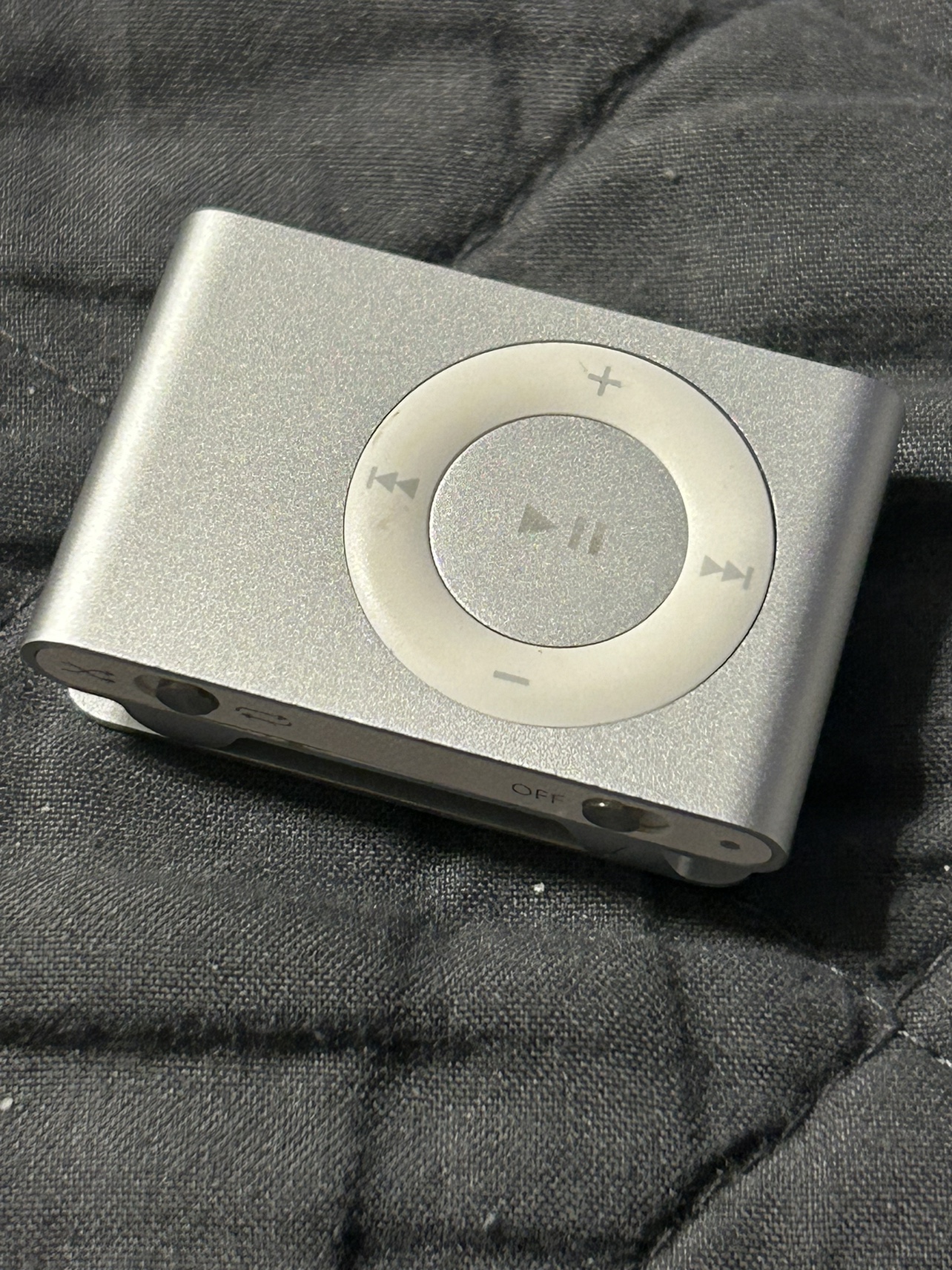 Apple iPod 1GB Shuffle 2nd Generation W/ Clip Model A1204 image indicator(4)