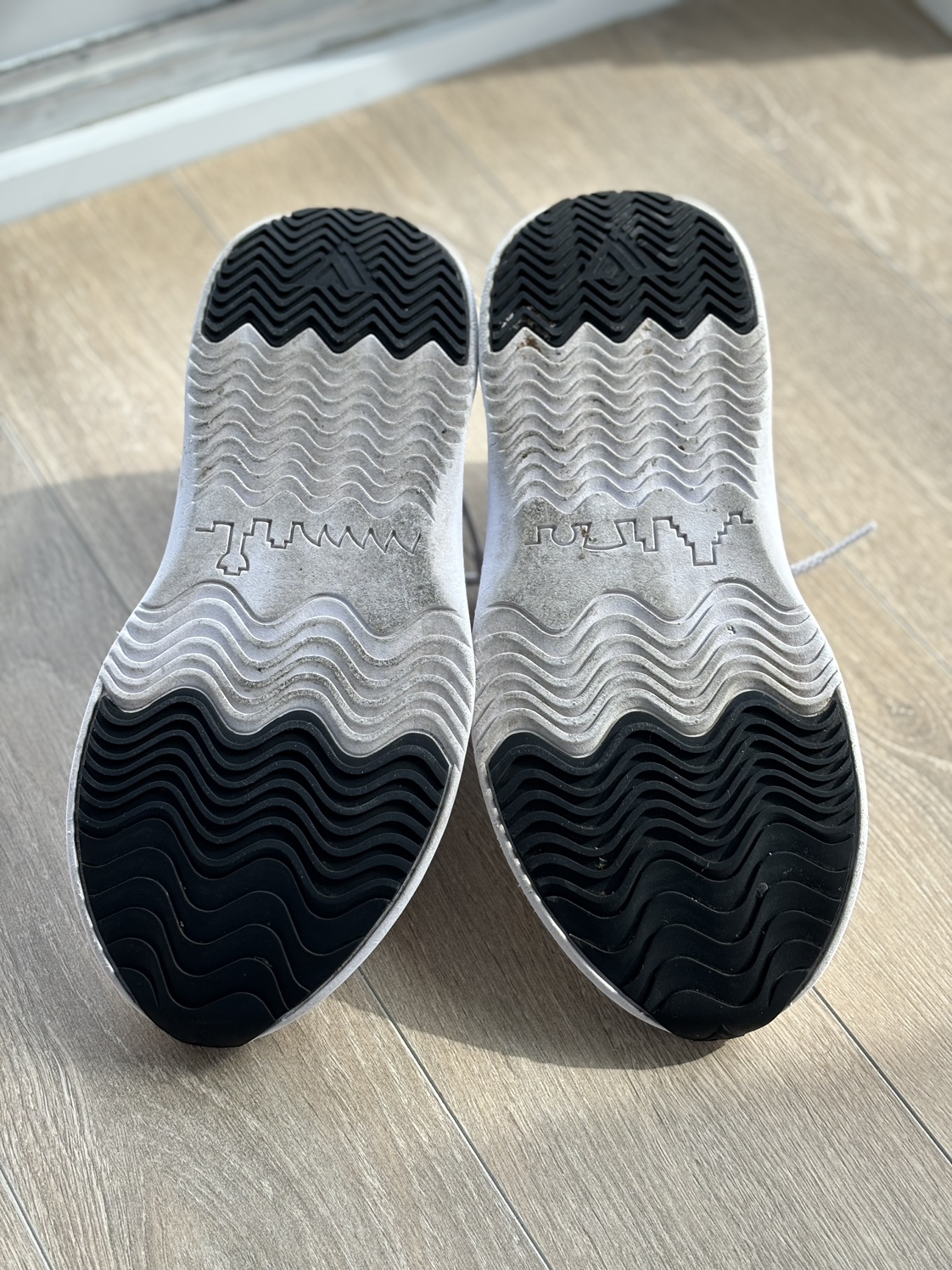 Vessi waterproof shoes size 8M image indicator(5)