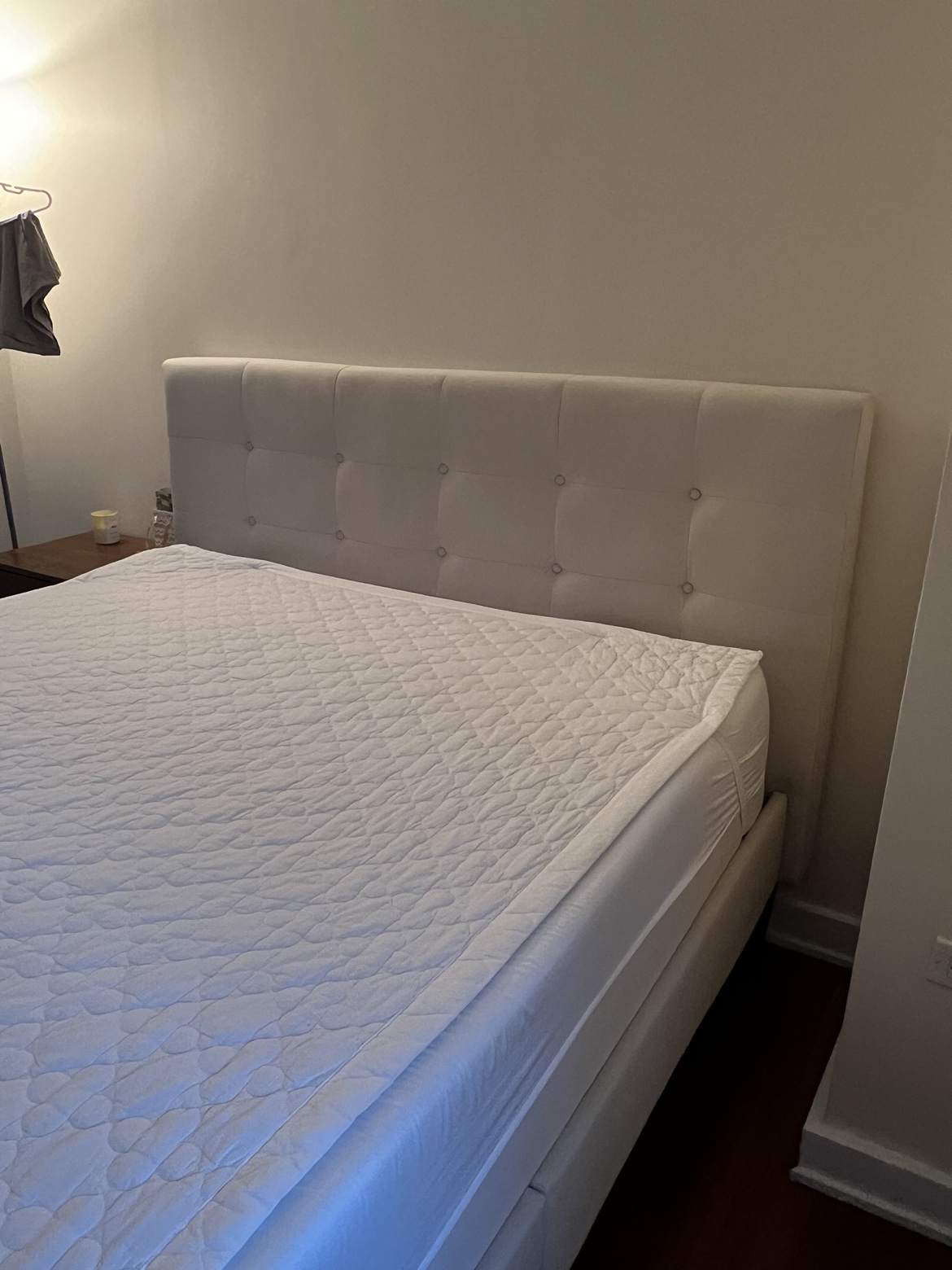 Bed frame + mattress (memory foam)