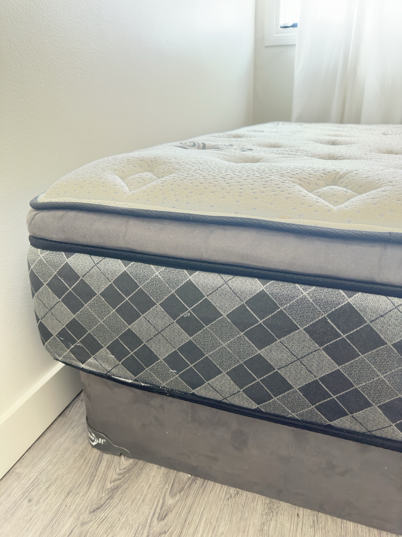 Queen size mattress with box spring & bed frame - photo 3