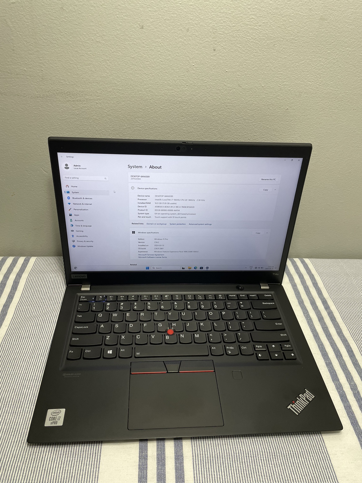 Lenovo T14s Laptop - i7-10610U - 16GB RAM - 256GB SSD - 14 inch image indicator(2)