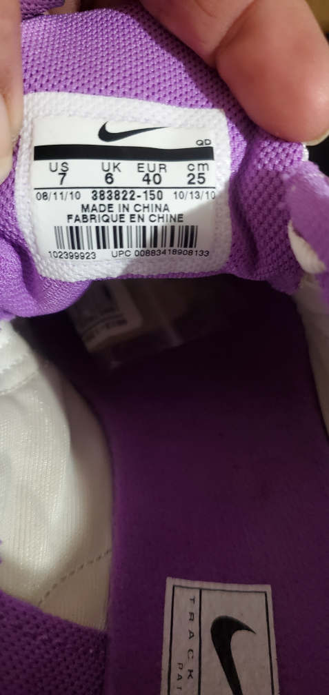 Ladies NIKE Cleats SIZE 7 image indicator(3)