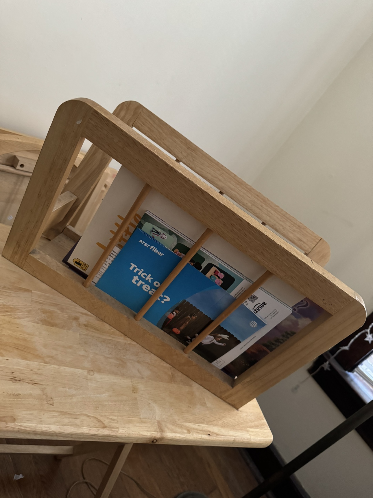 Magazine holder (wood)